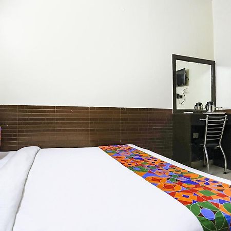 Fabhotel The Lazeez New Delhi Exteriör bild