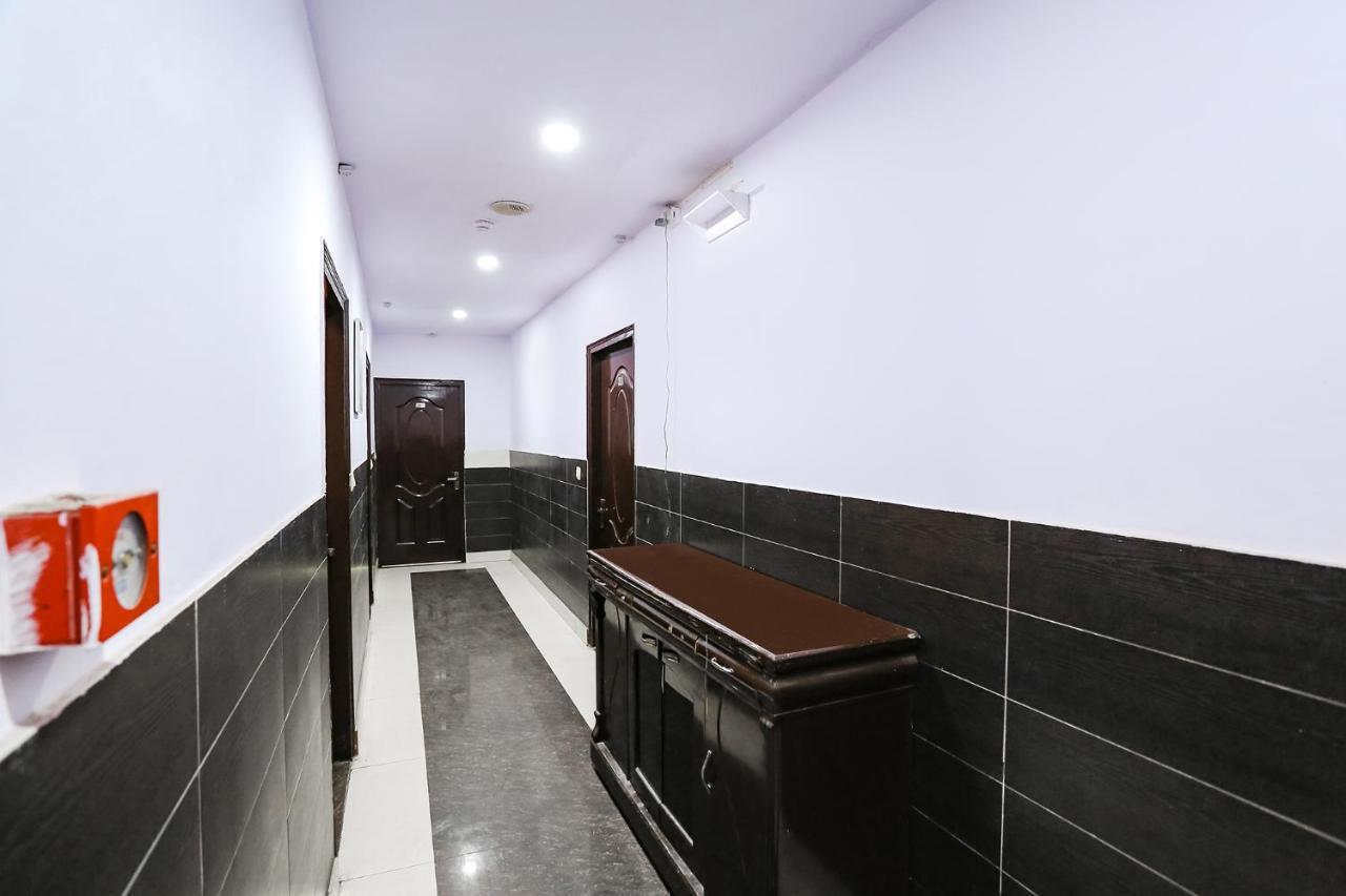 Fabhotel The Lazeez New Delhi Exteriör bild