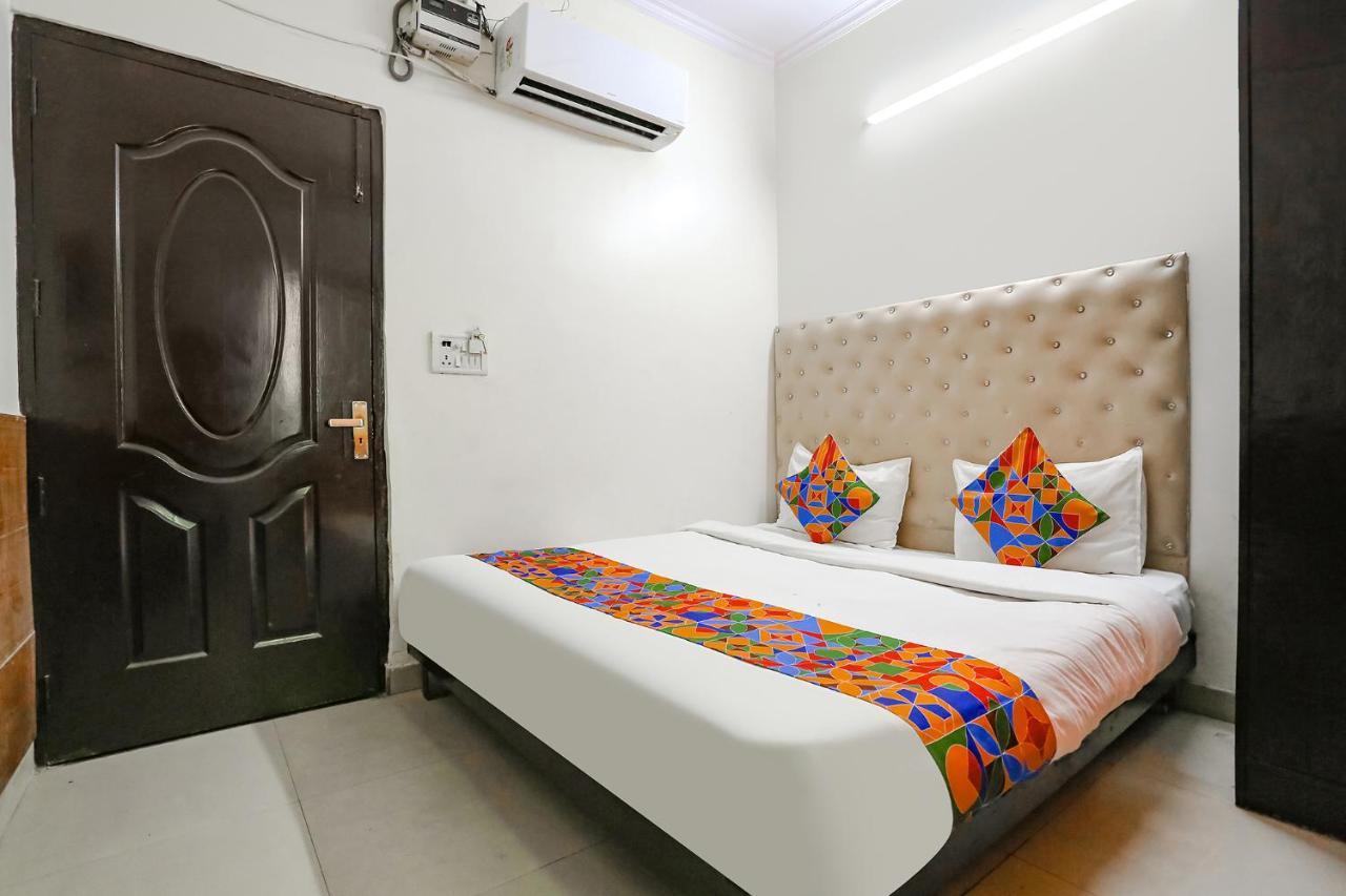 Fabhotel The Lazeez New Delhi Exteriör bild