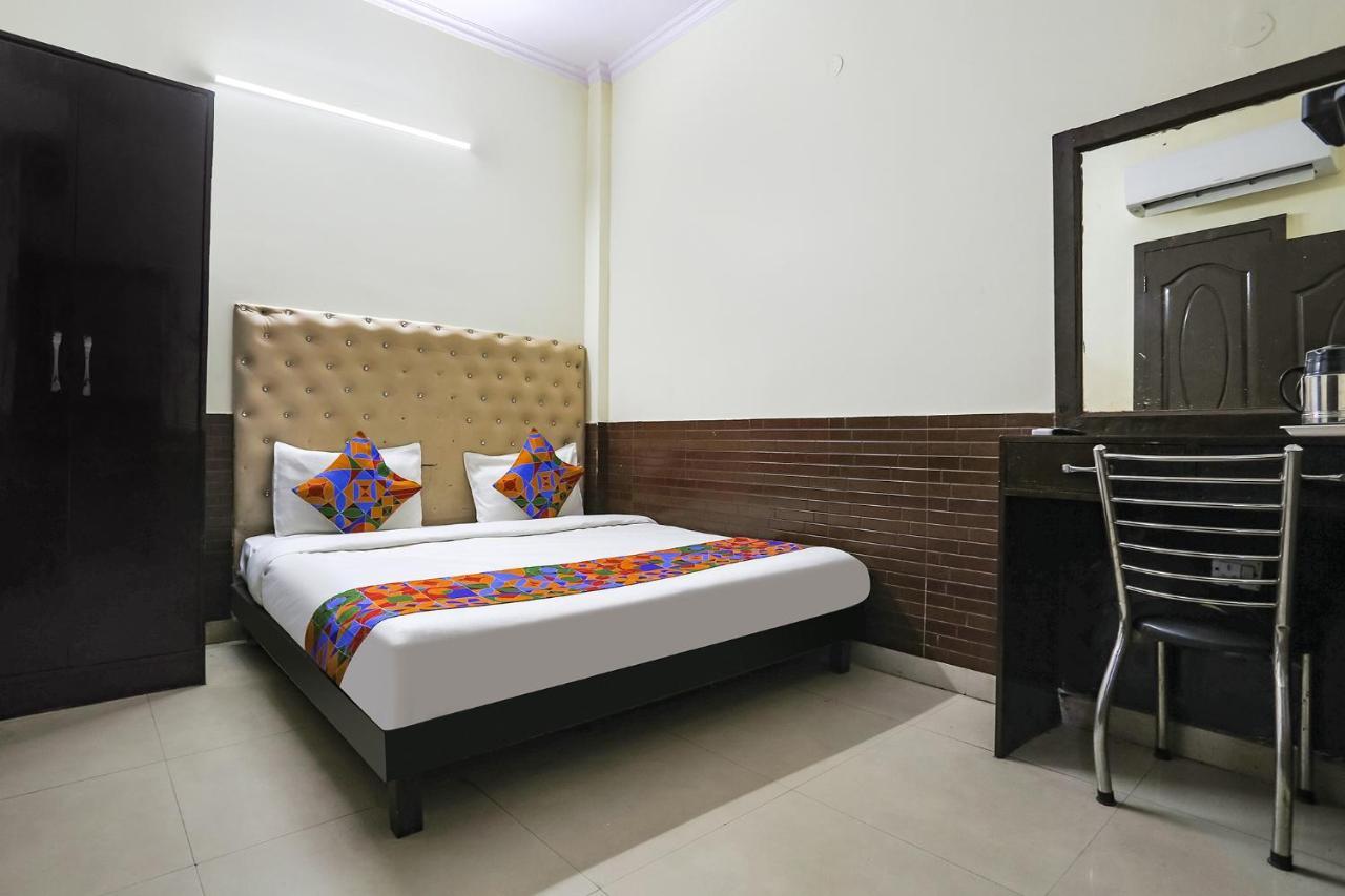 Fabhotel The Lazeez New Delhi Exteriör bild