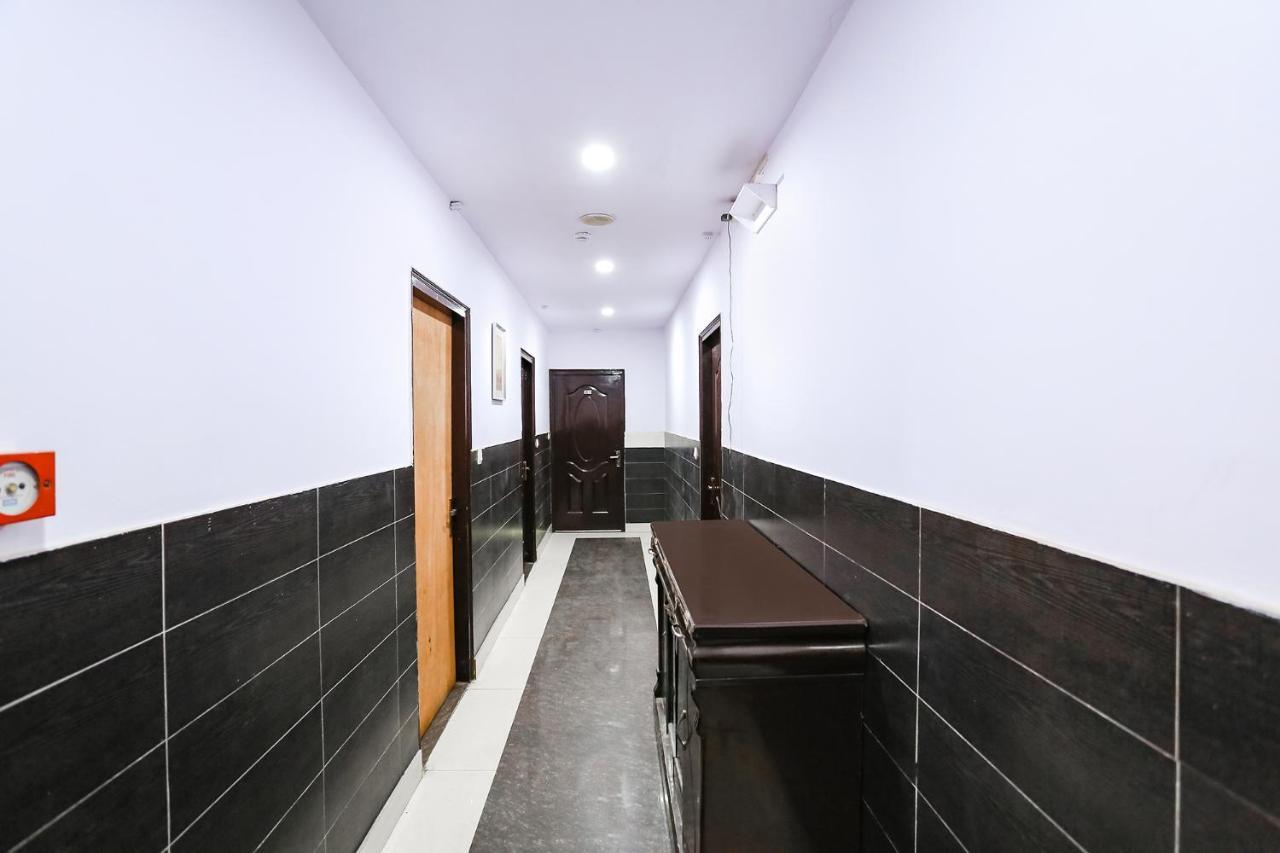 Fabhotel The Lazeez New Delhi Exteriör bild