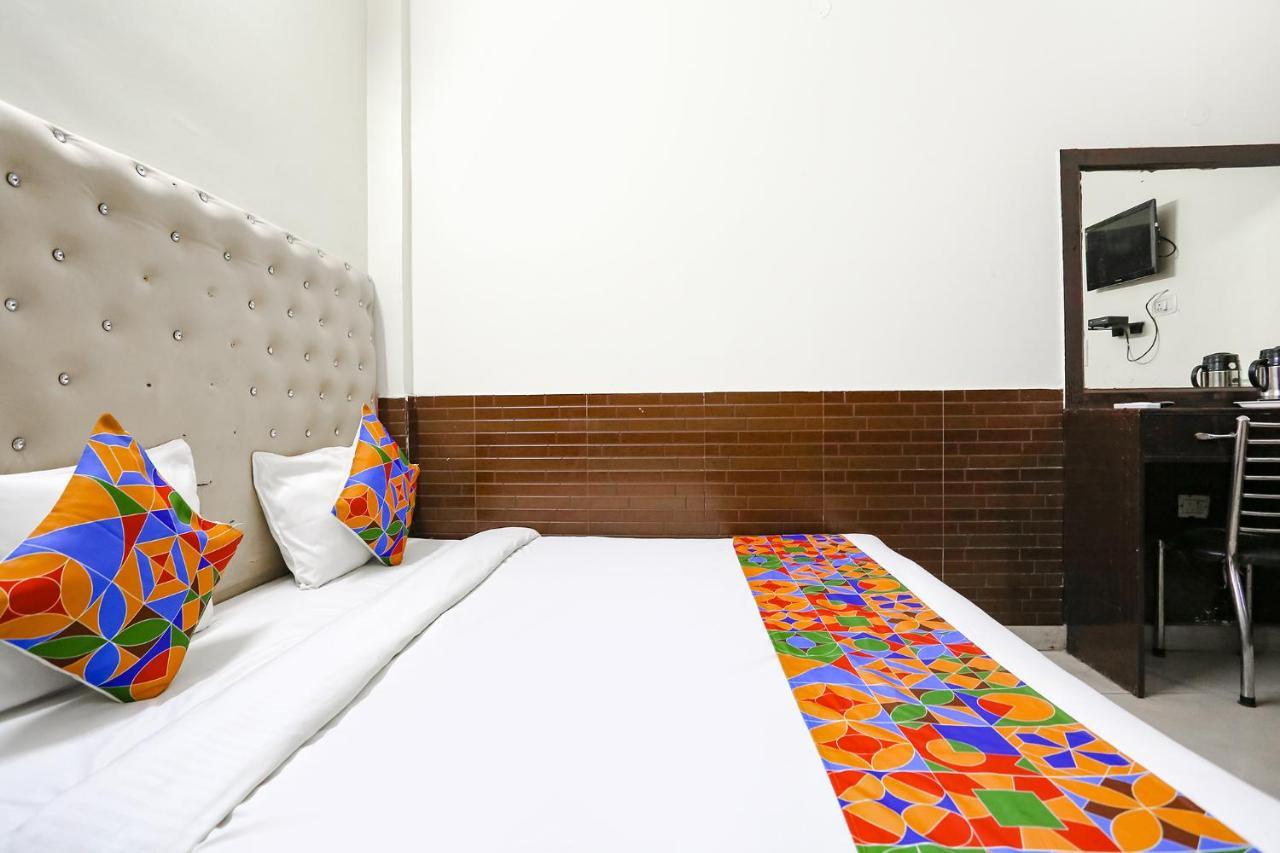 Fabhotel The Lazeez New Delhi Exteriör bild