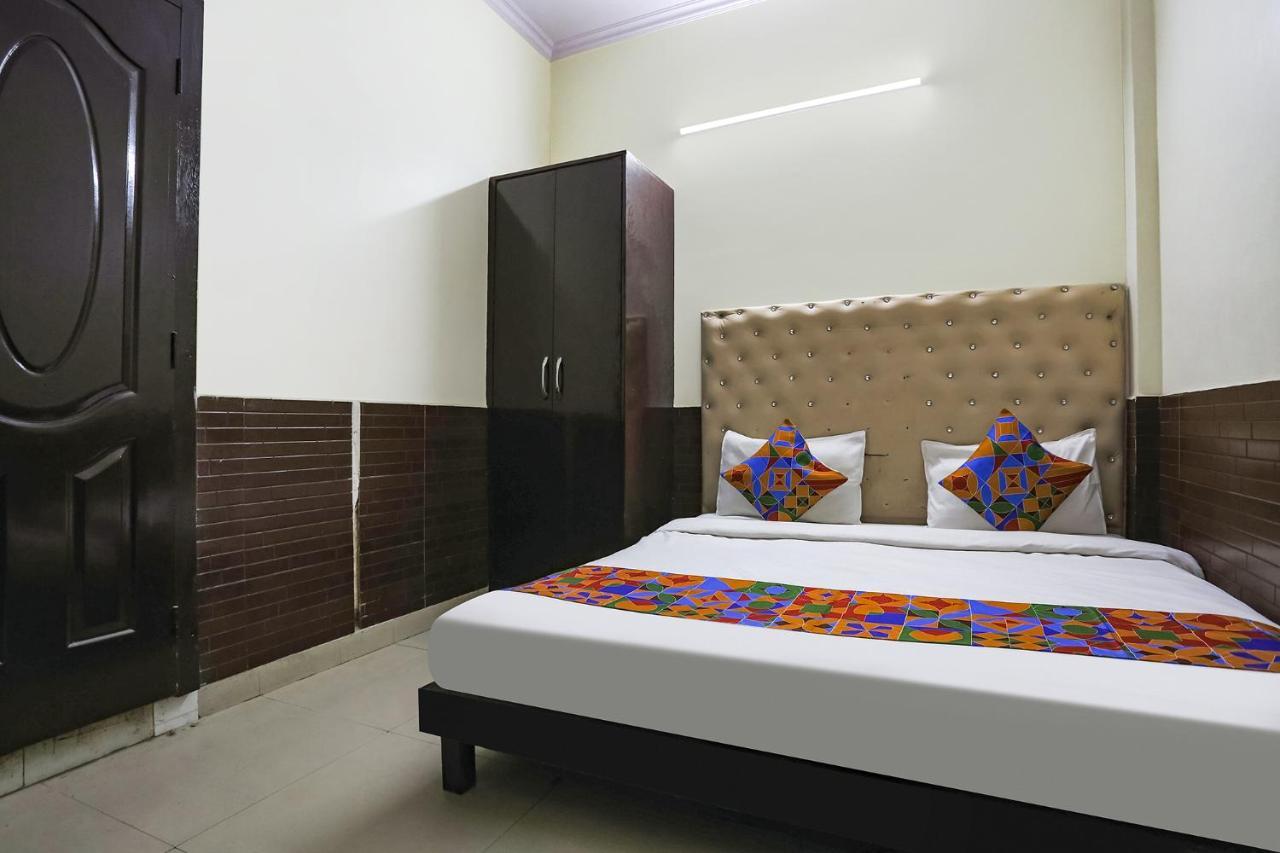 Fabhotel The Lazeez New Delhi Exteriör bild