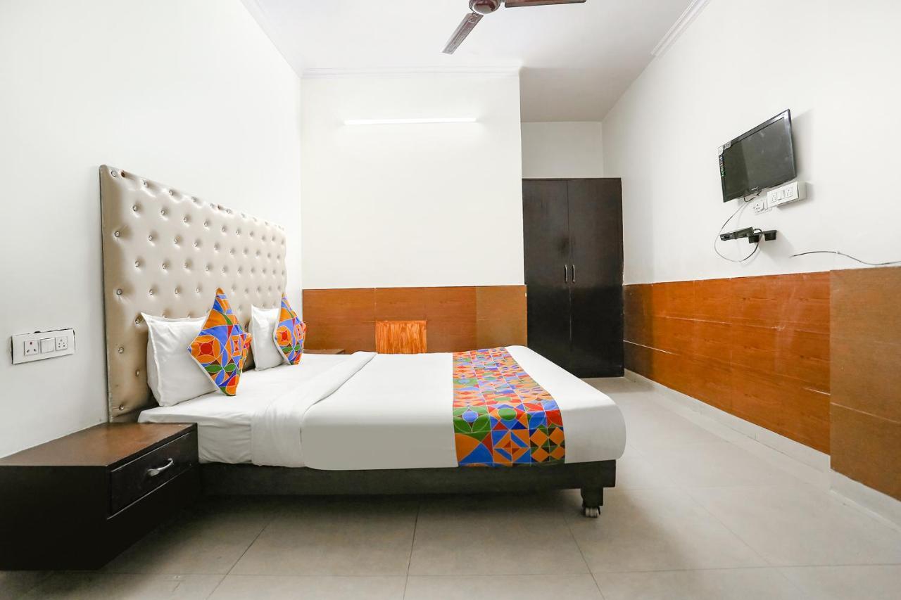 Fabhotel The Lazeez New Delhi Exteriör bild