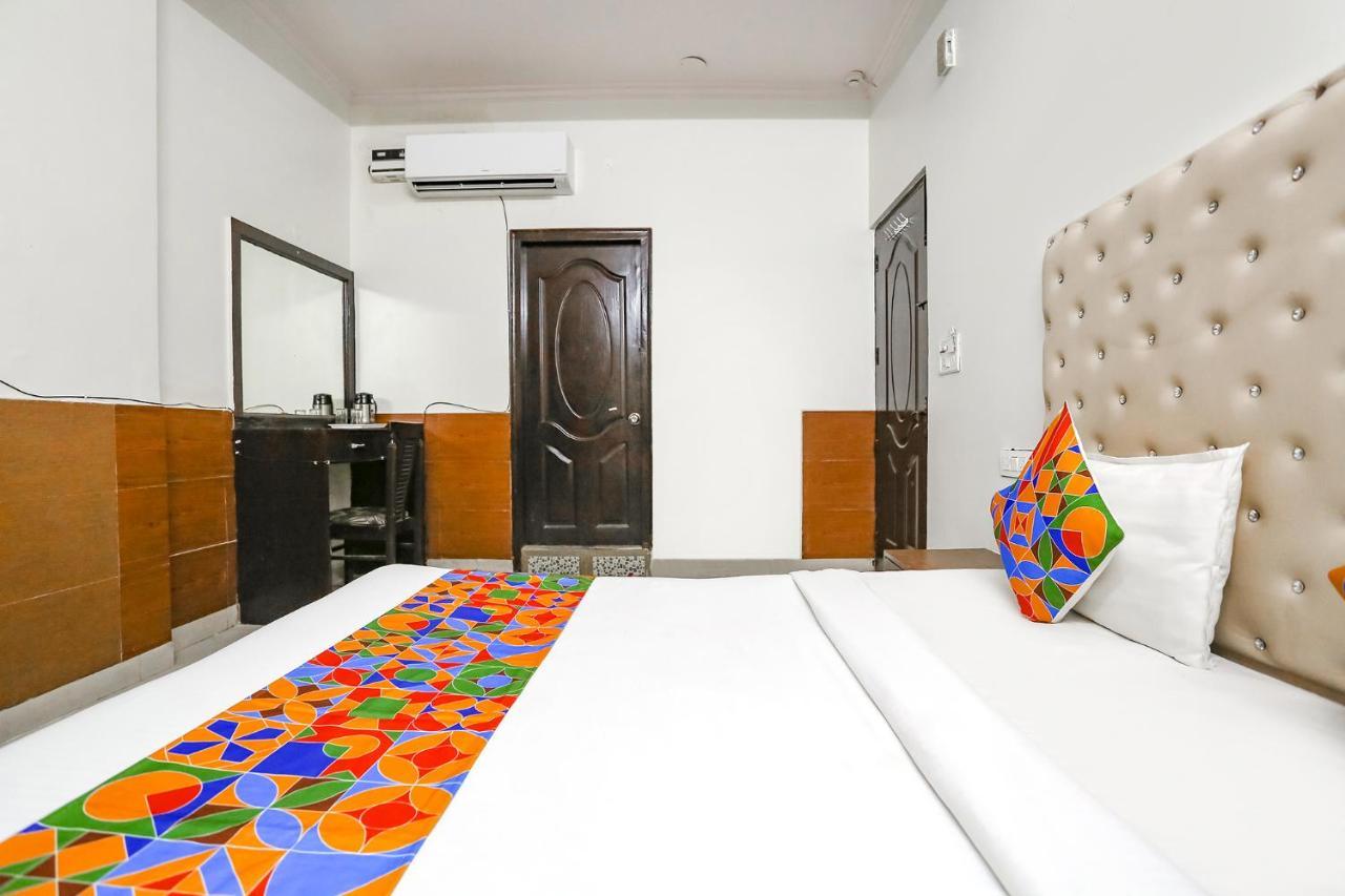 Fabhotel The Lazeez New Delhi Exteriör bild