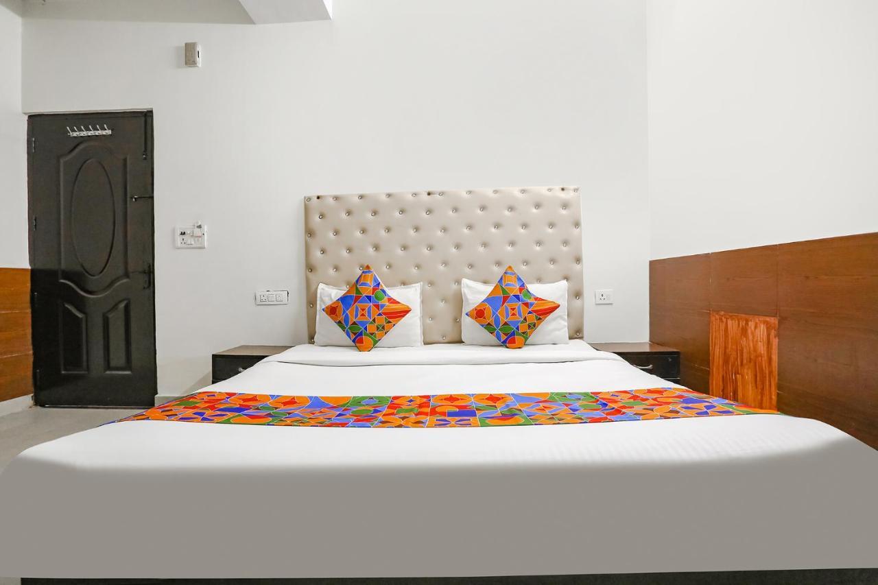 Fabhotel The Lazeez New Delhi Exteriör bild