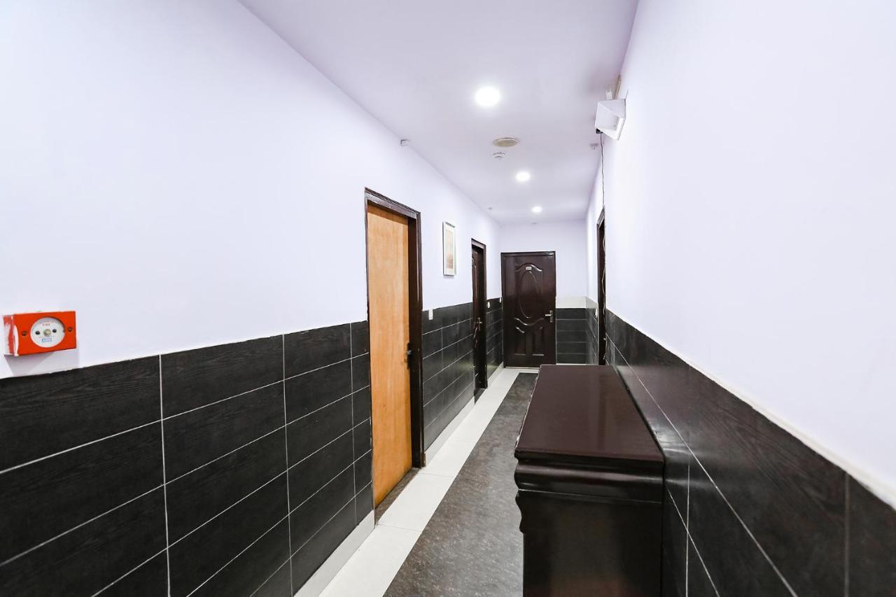 Fabhotel The Lazeez New Delhi Exteriör bild