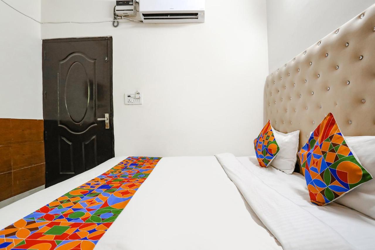 Fabhotel The Lazeez New Delhi Exteriör bild