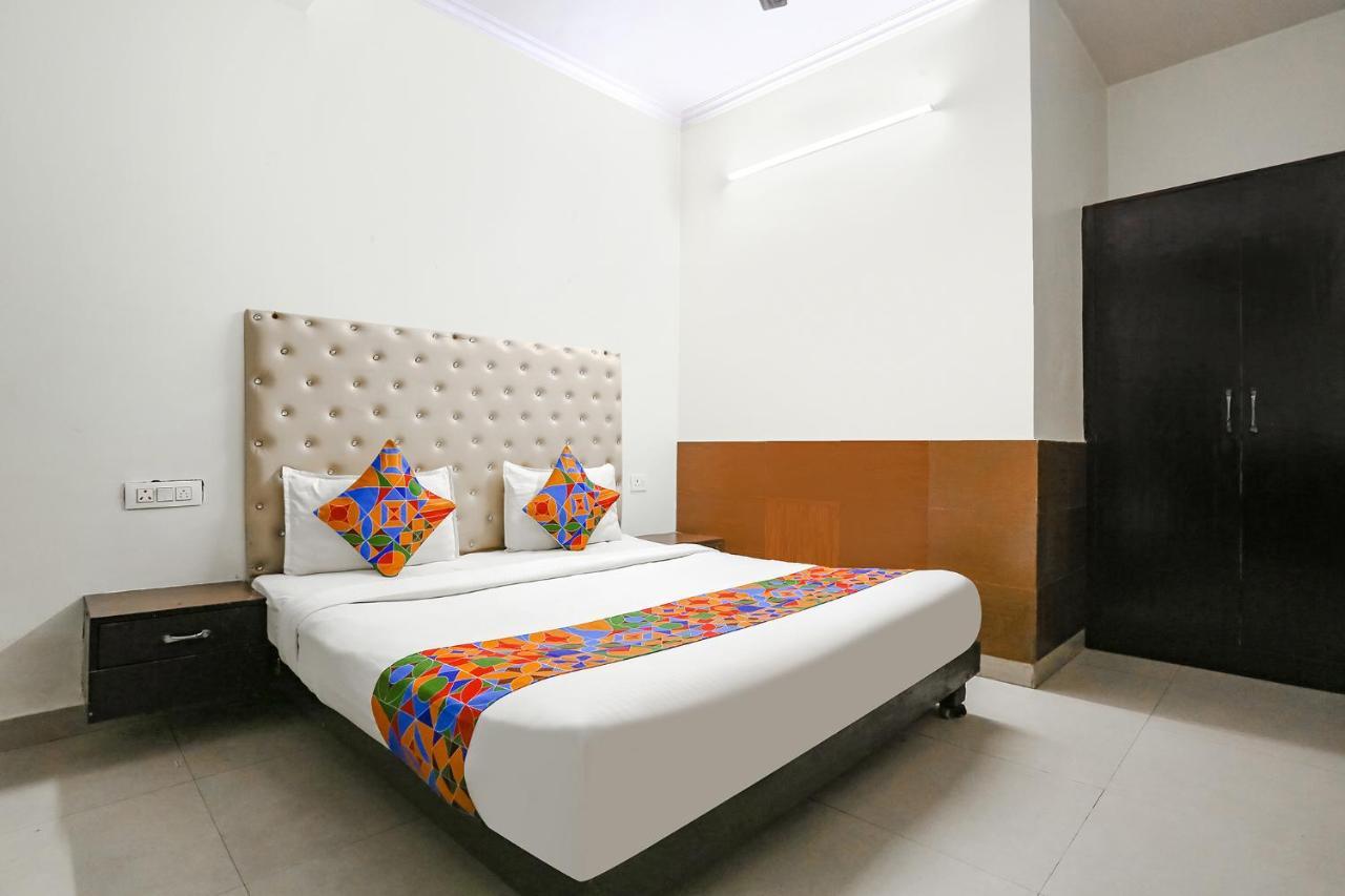 Fabhotel The Lazeez New Delhi Exteriör bild