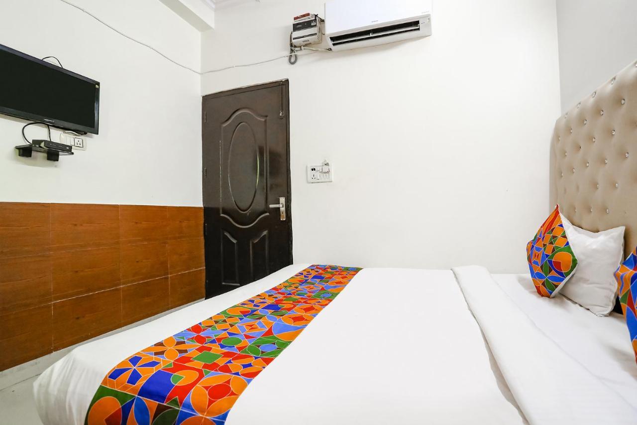 Fabhotel The Lazeez New Delhi Exteriör bild
