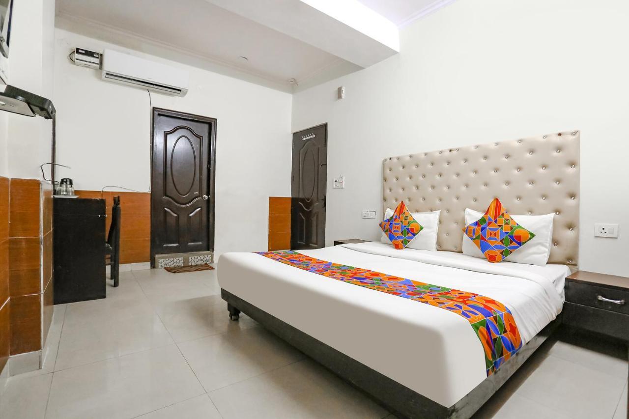 Fabhotel The Lazeez New Delhi Exteriör bild