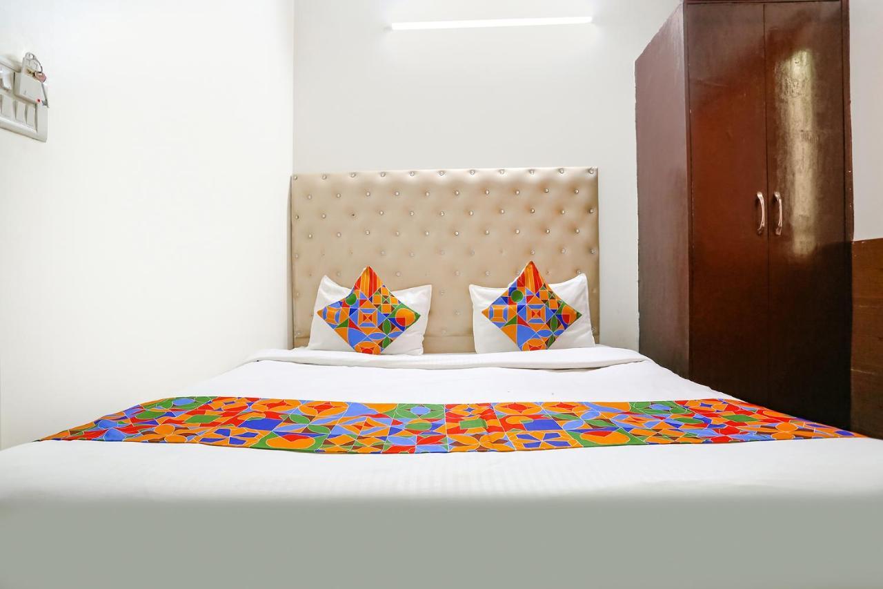 Fabhotel The Lazeez New Delhi Exteriör bild